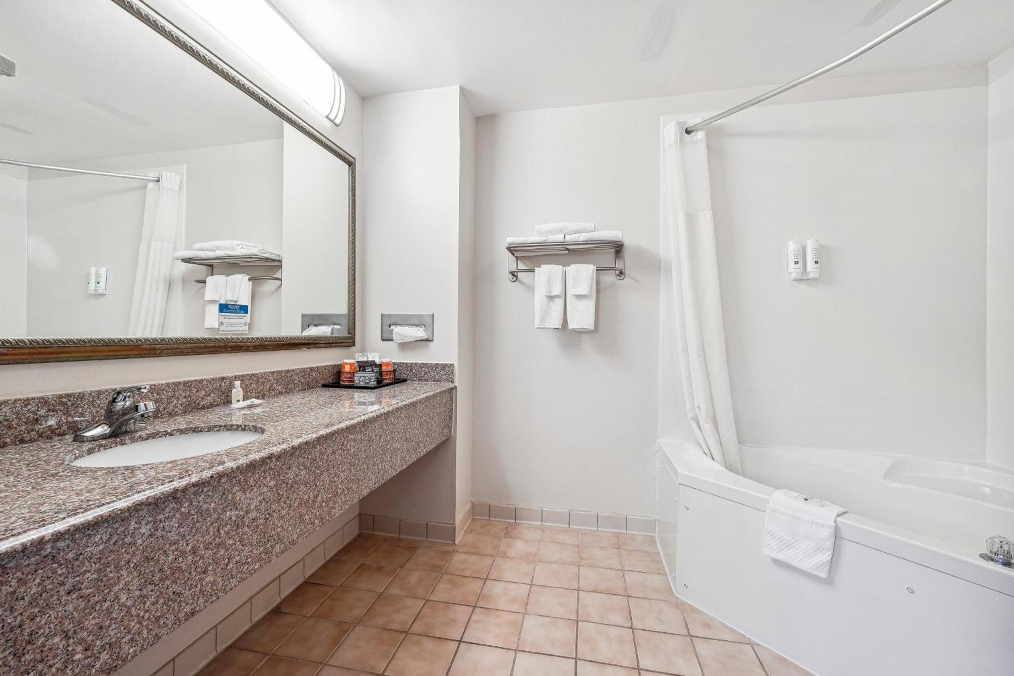 Quality Inn & Suites داوسونفيل المظهر الخارجي الصورة