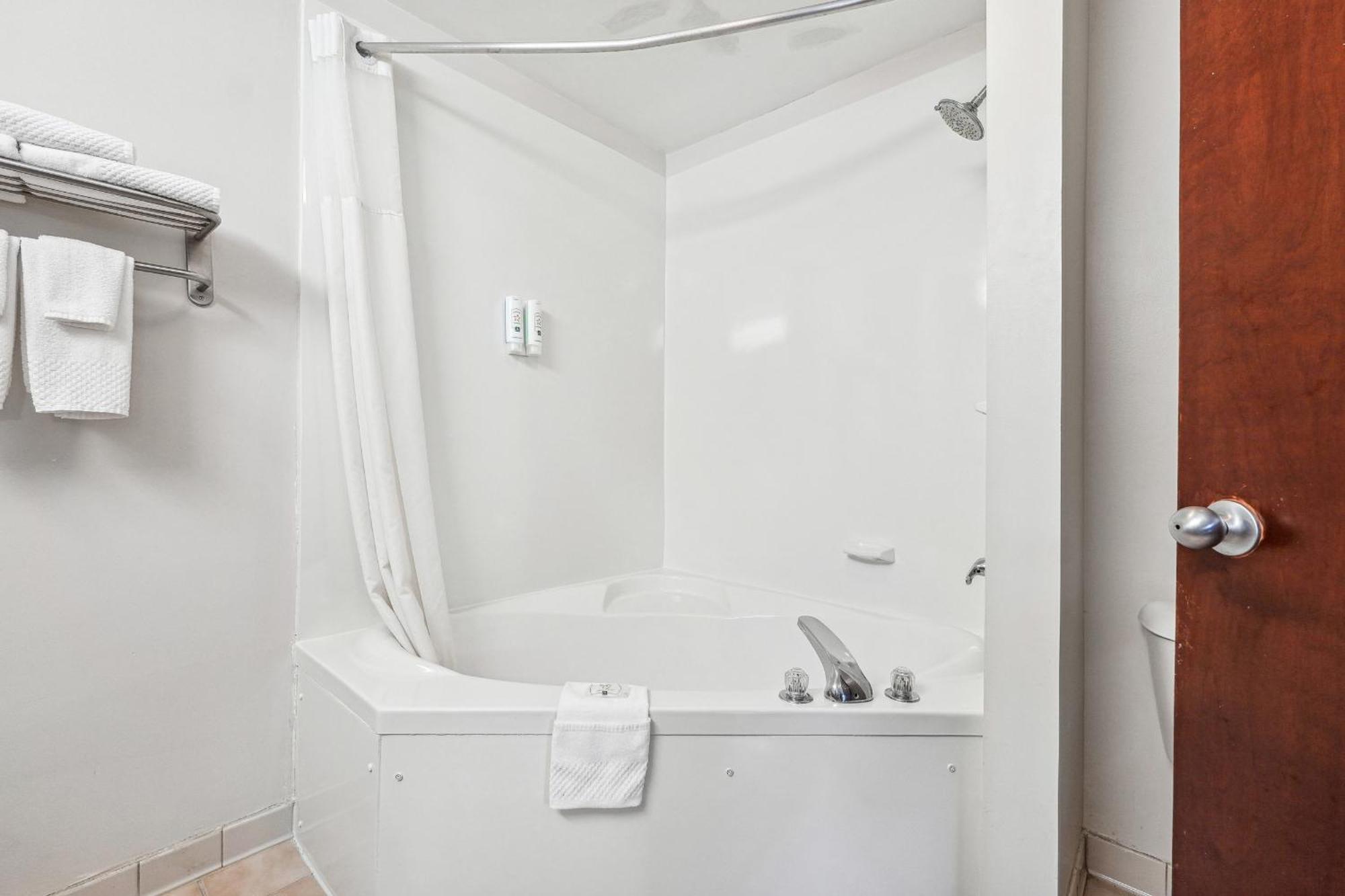 Quality Inn & Suites داوسونفيل المظهر الخارجي الصورة