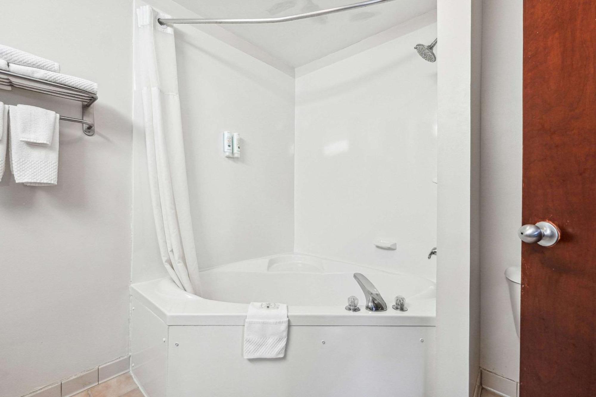 Quality Inn & Suites داوسونفيل المظهر الخارجي الصورة