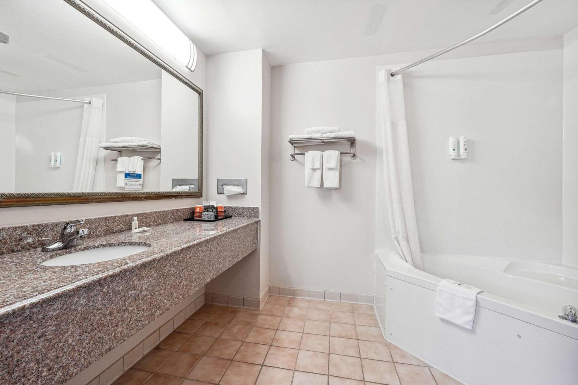 Quality Inn & Suites داوسونفيل المظهر الخارجي الصورة