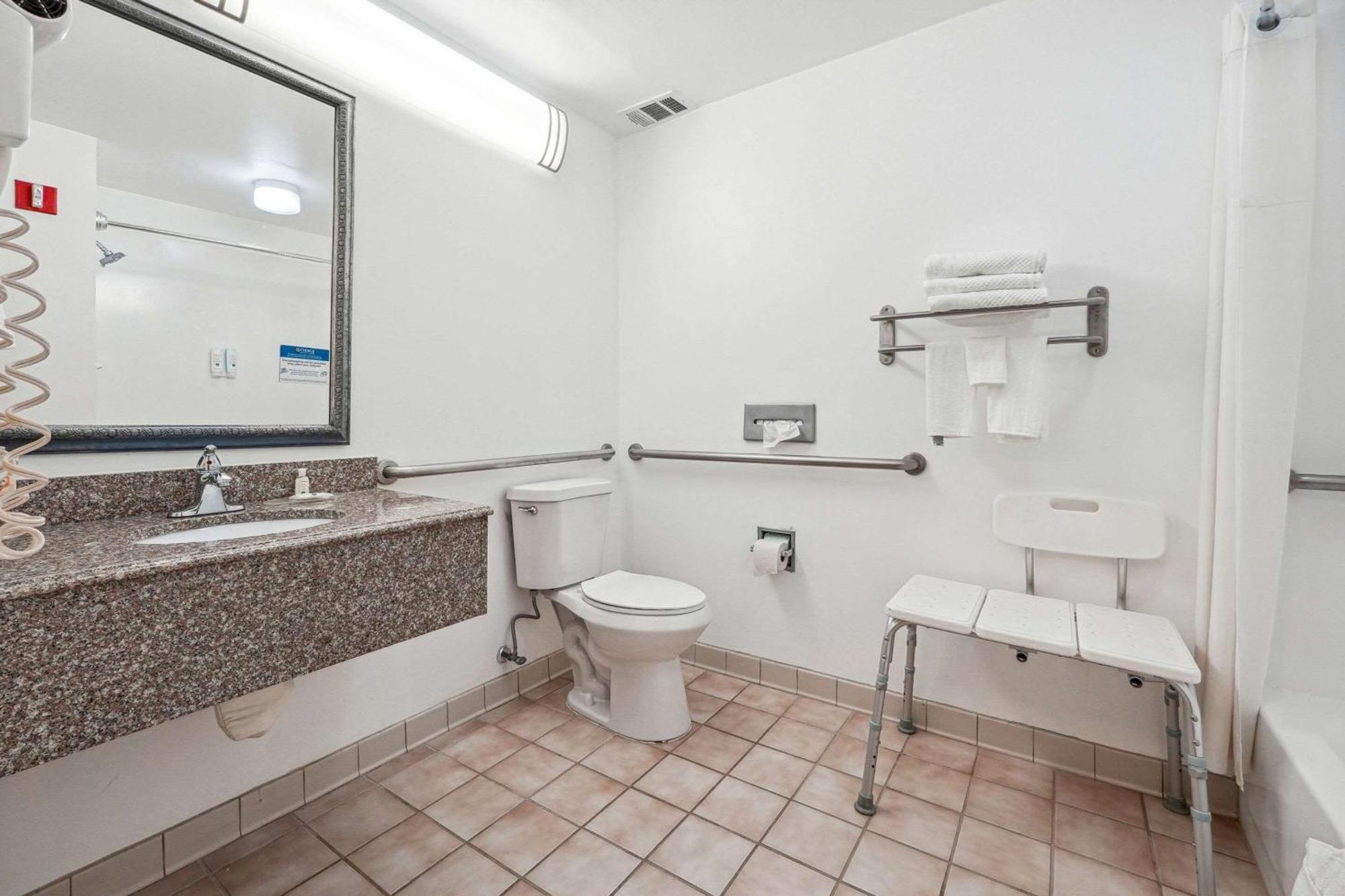 Quality Inn & Suites داوسونفيل المظهر الخارجي الصورة