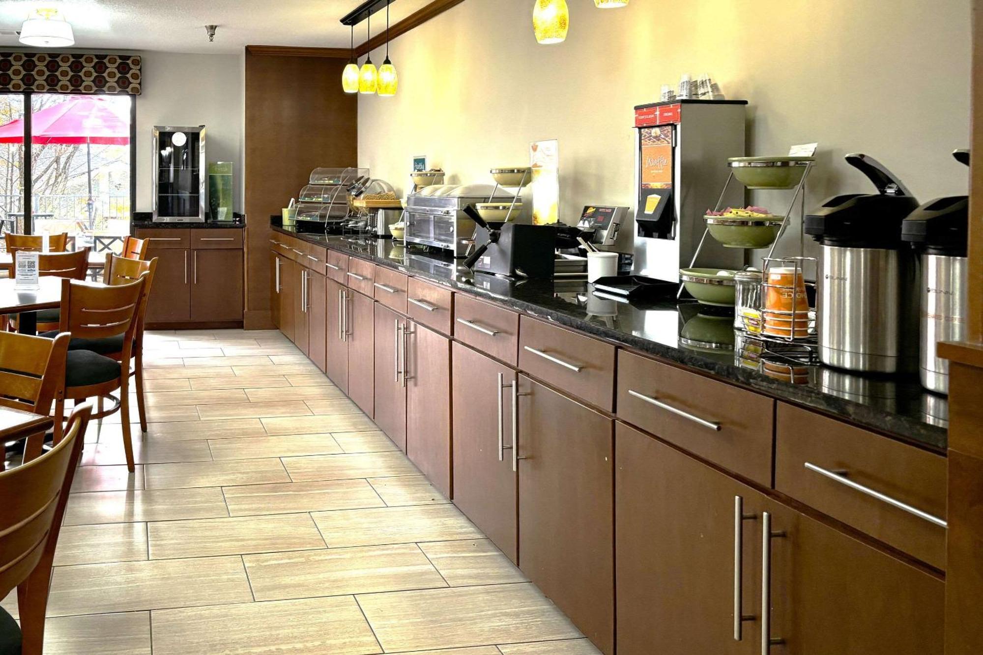Quality Inn & Suites داوسونفيل المظهر الخارجي الصورة